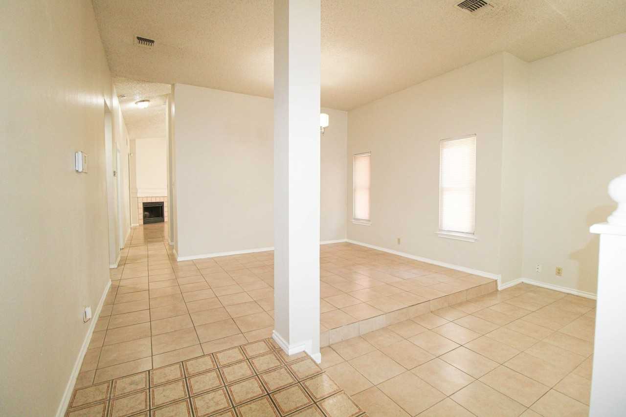 3223 Tree Grove Dr - Photo 3 of 41