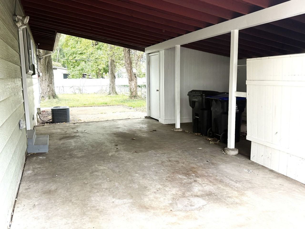 810 Manresa Ln - Photo 2 of 15