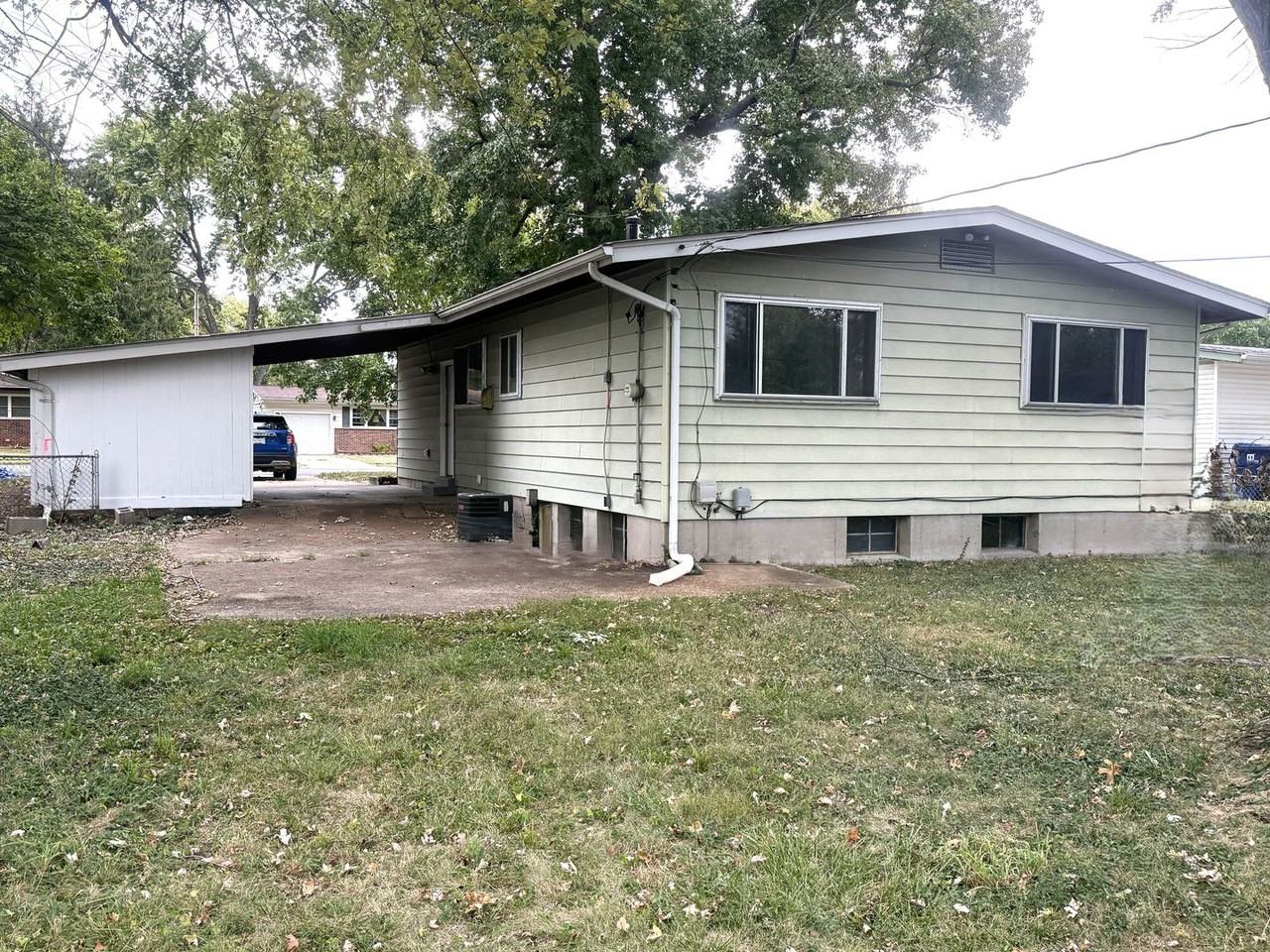 810 Manresa Ln - Photo 3 of 15