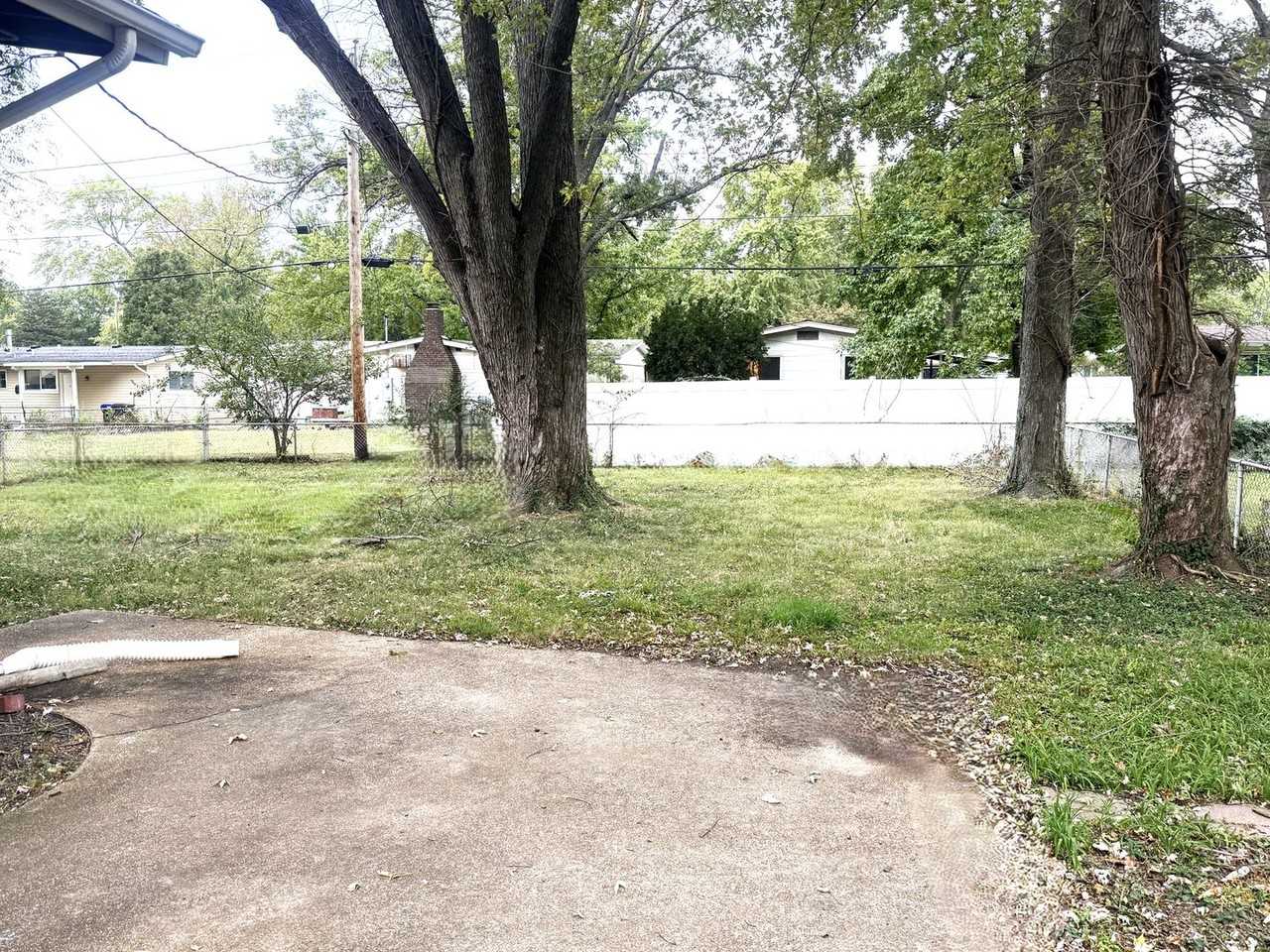 810 Manresa Ln - Photo 4 of 15