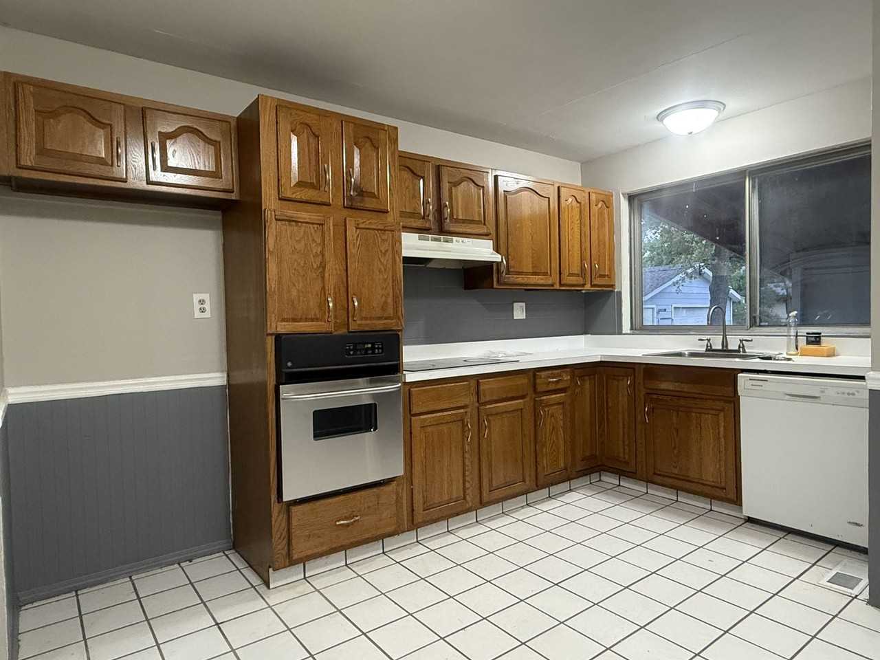 810 Manresa Ln - Photo 7 of 15