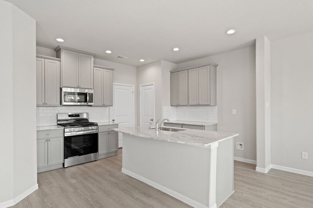 839 Red Oakland Dr - Photo 3 of 14