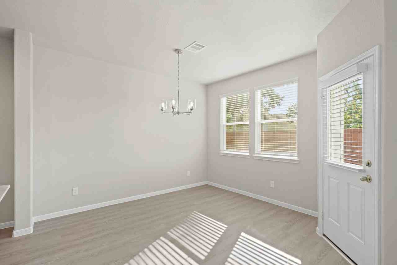 839 Red Oakland Dr - Photo 4 of 14