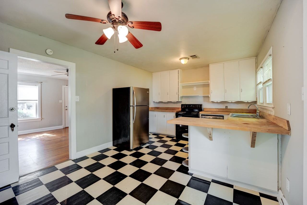 604 N 32nd St - Photo 3 of 21