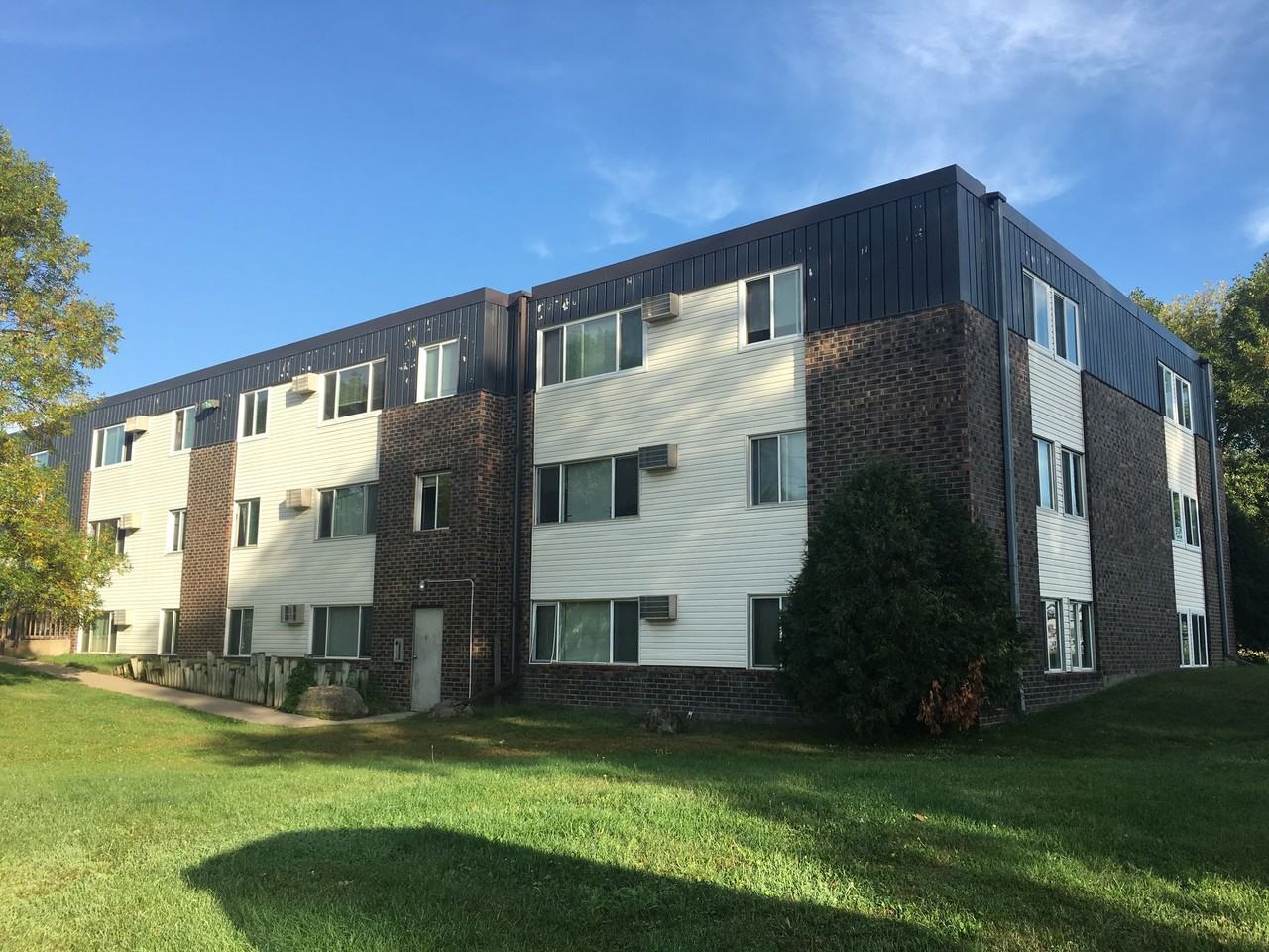 501 7th Street S - Photo 2 of 3