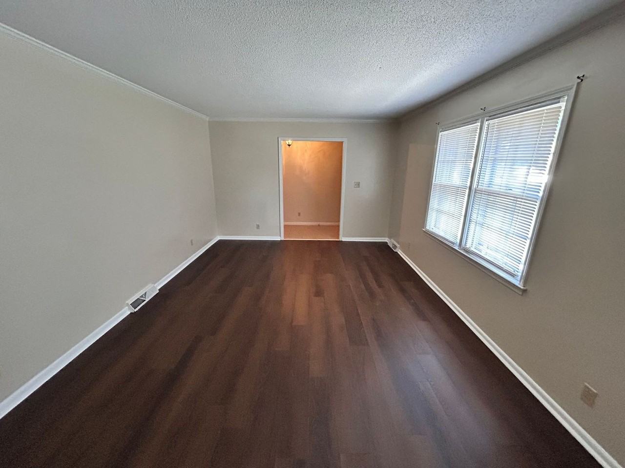 699 University Dr - Photo 7 of 16