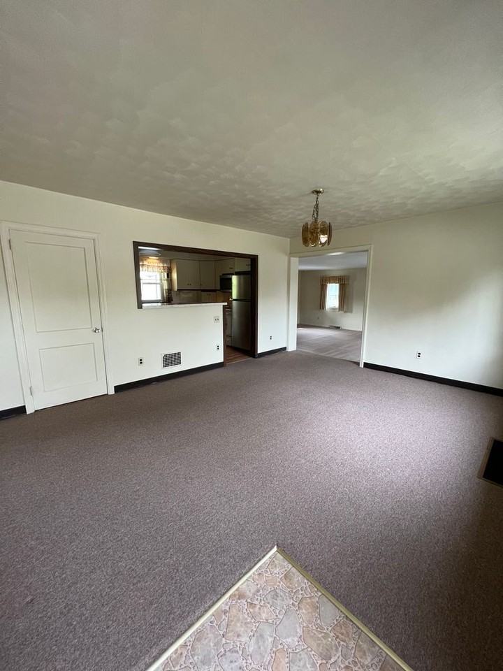 5 Circle Rd - Photo 2 of 11