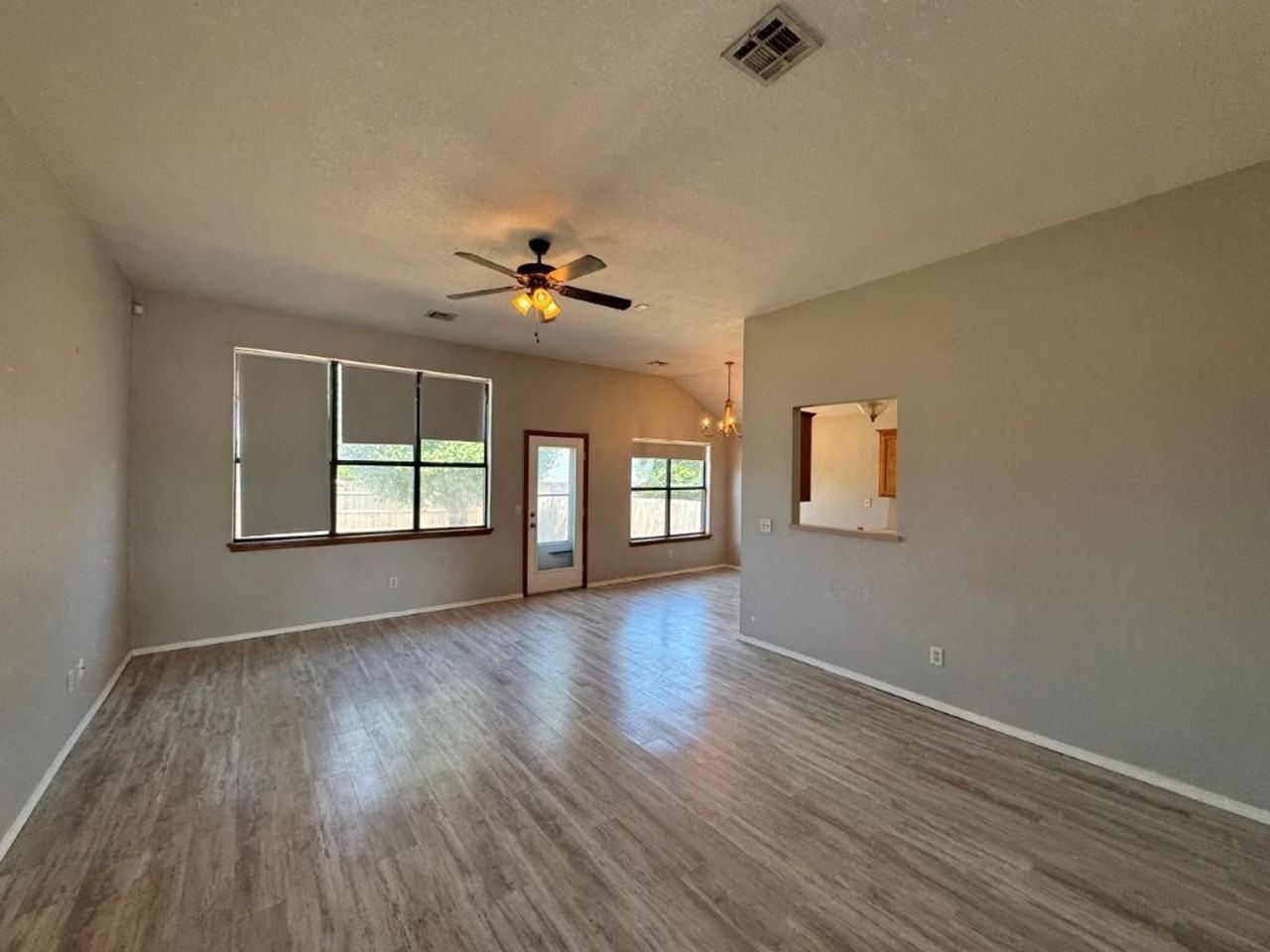 1912 Old Central Dr - Photo 3 of 14