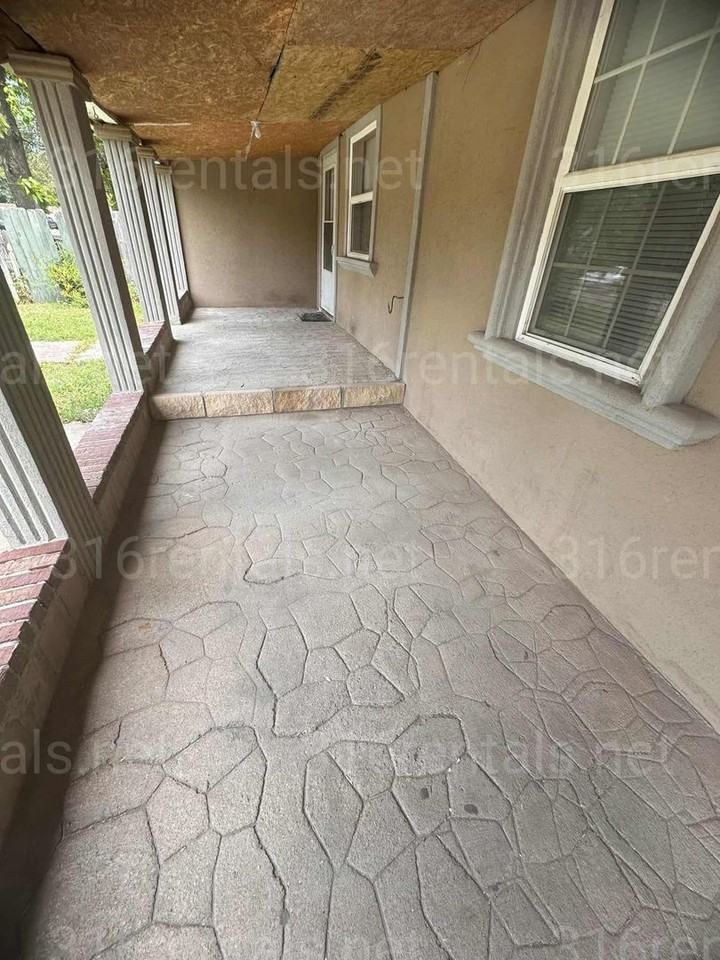 3352 N Park Pl - Photo 3 of 21