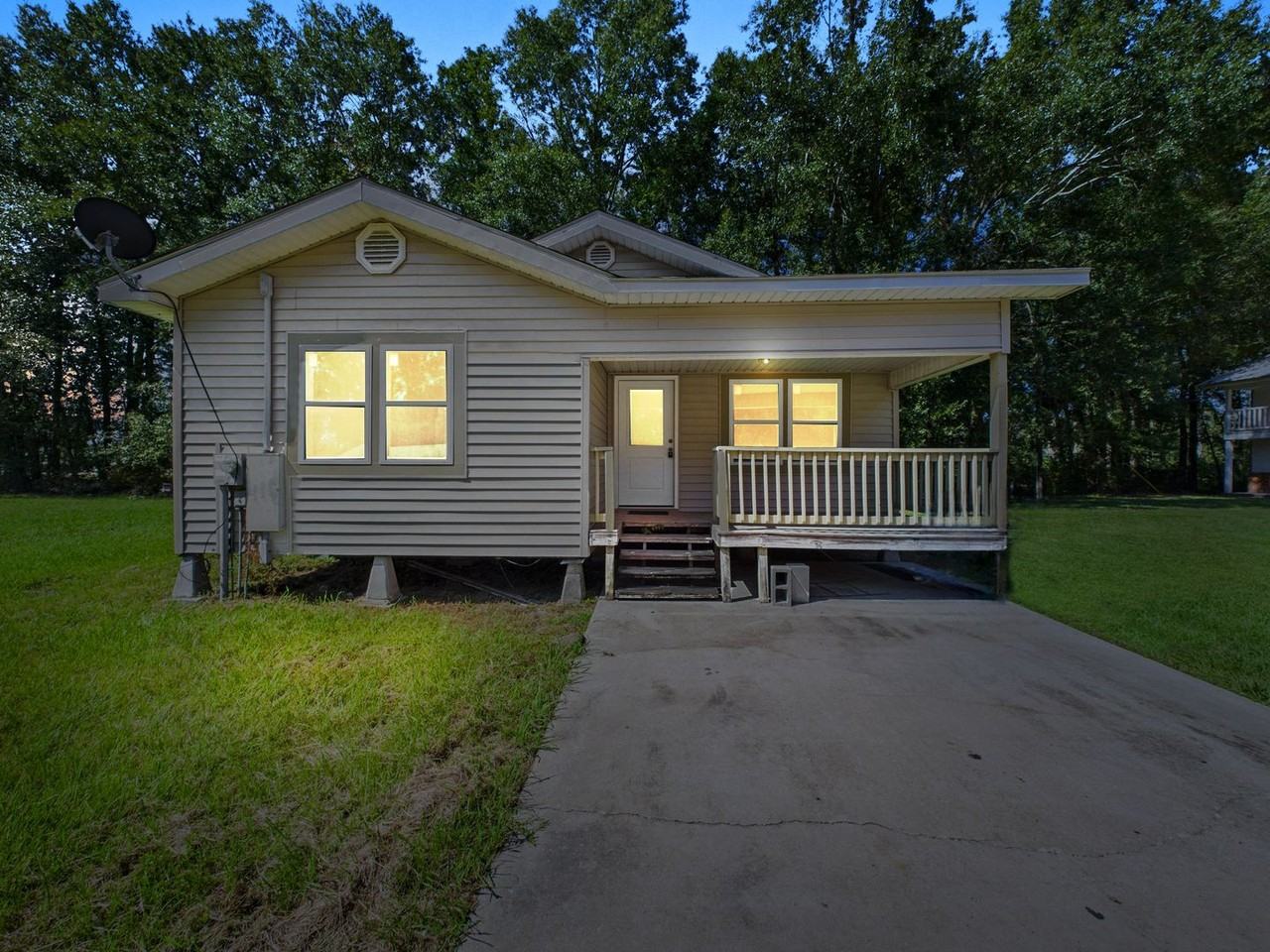 133 Lyman Dr - Photo 2 of 20