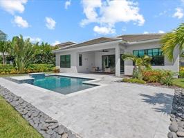 featured image of 5577 Saint Armands Way