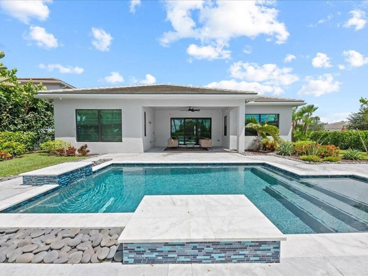 5577 Saint Armands Way - Photo 2 of 30