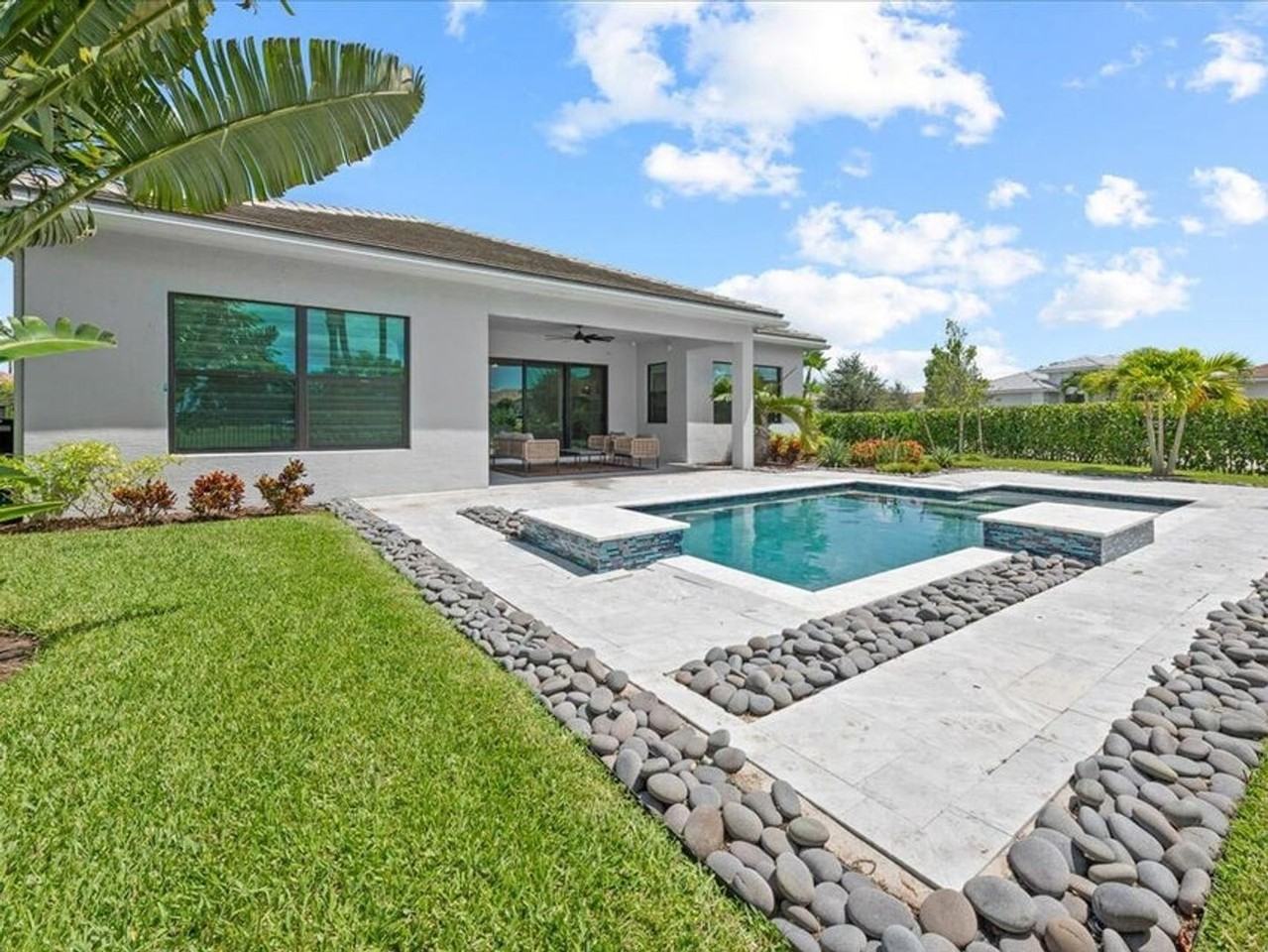 5577 Saint Armands Way - Photo 3 of 30