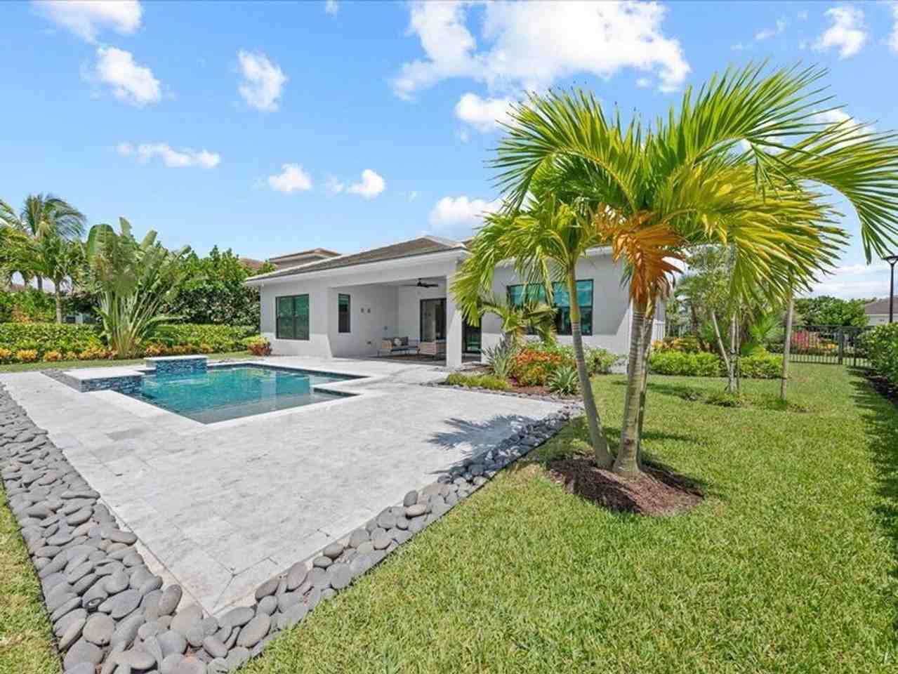 5577 Saint Armands Way - Photo 4 of 30