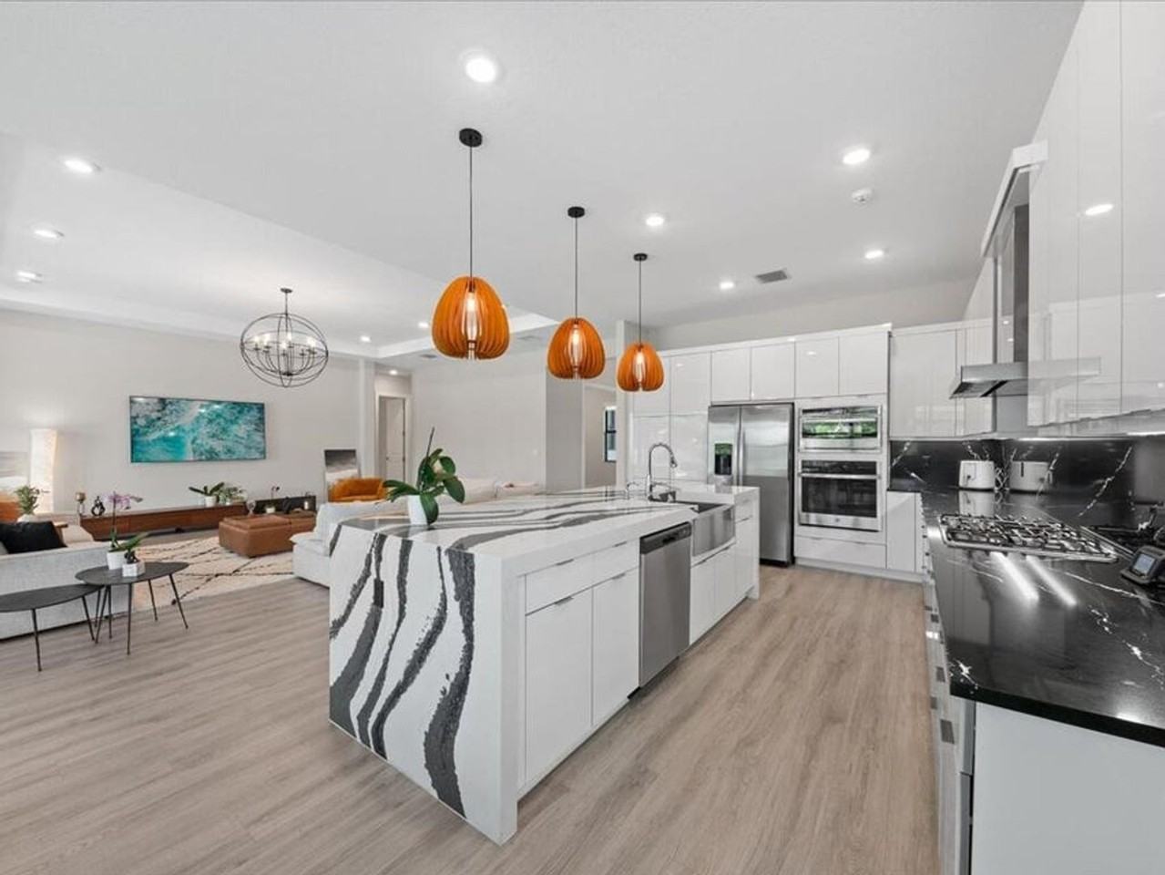 5577 Saint Armands Way - Photo 7 of 30