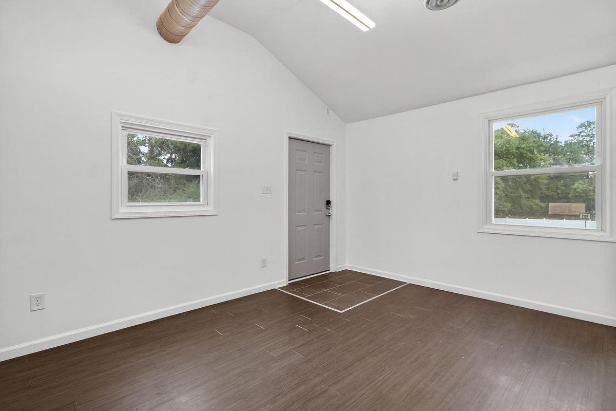 837 Romney Ln - Photo 5 of 20