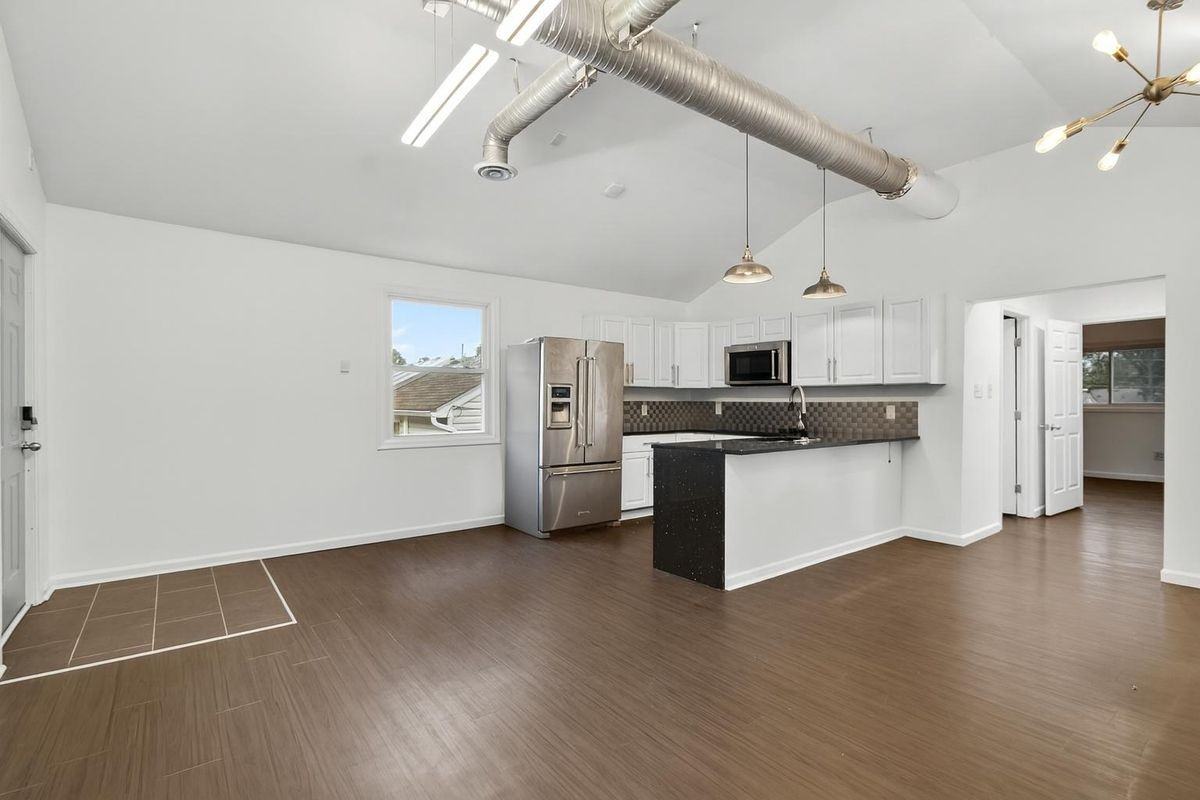 837 Romney Ln - Photo 6 of 20