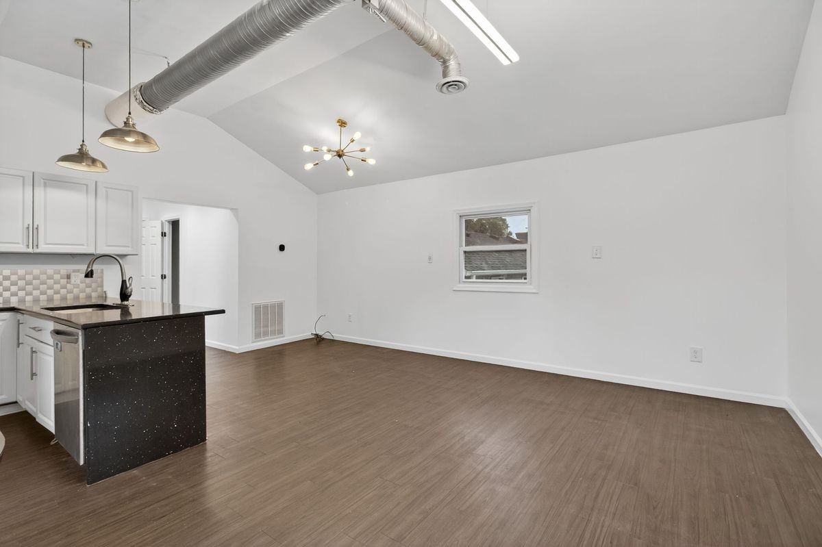 837 Romney Ln - Photo 7 of 20