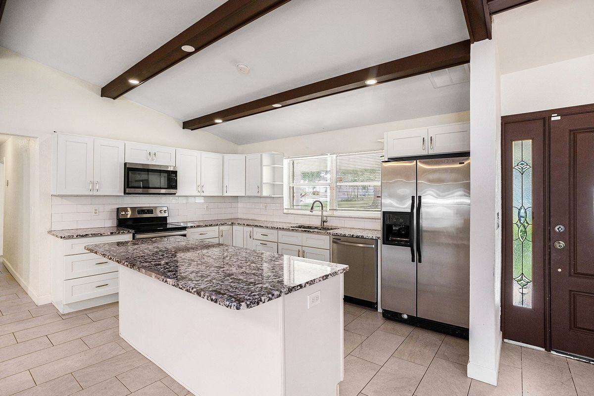 1640 Picardy Cir - Photo 3 of 22