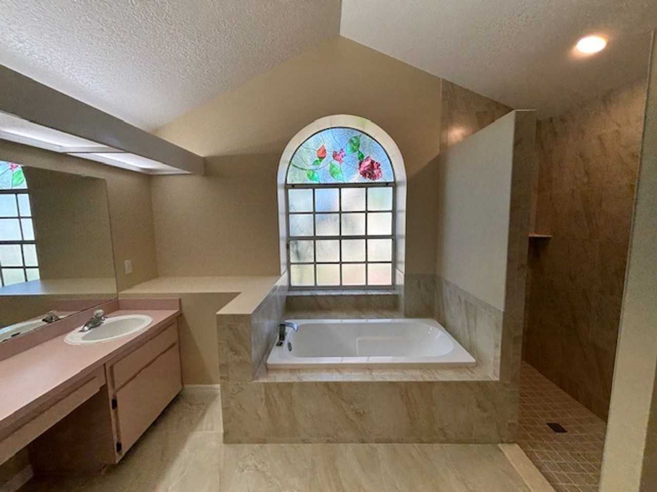 10422 Henderson St - Photo 7 of 26