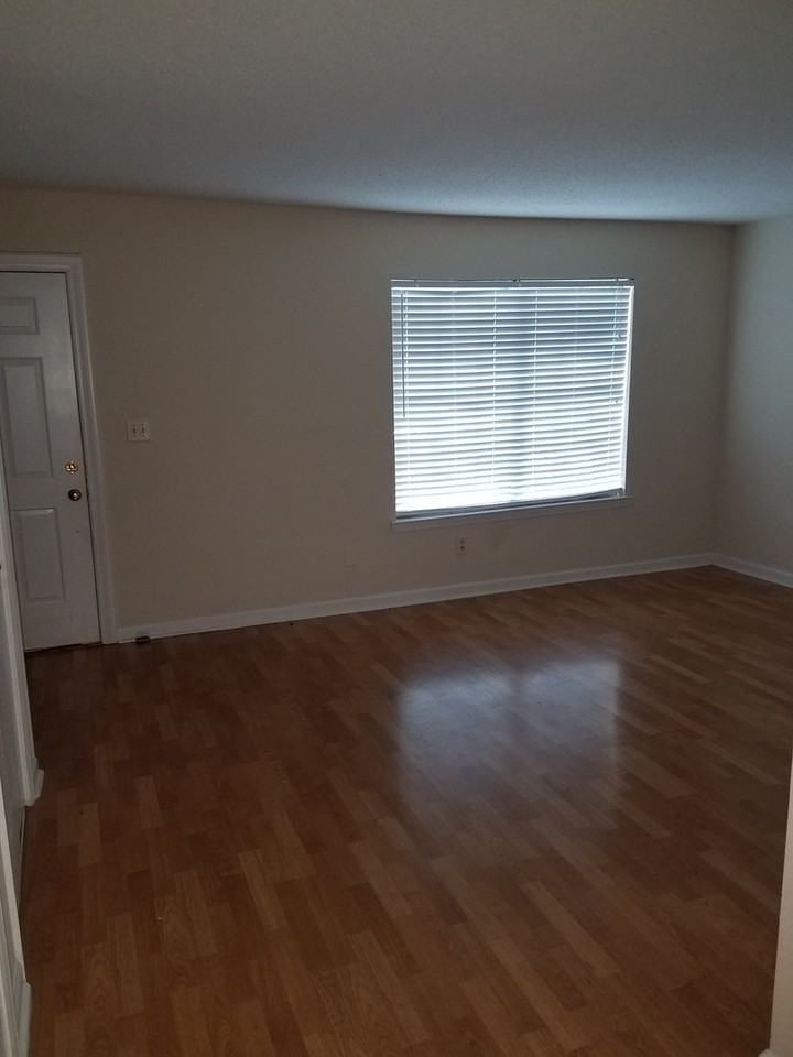394 Promenade Court - Photo 3 of 4