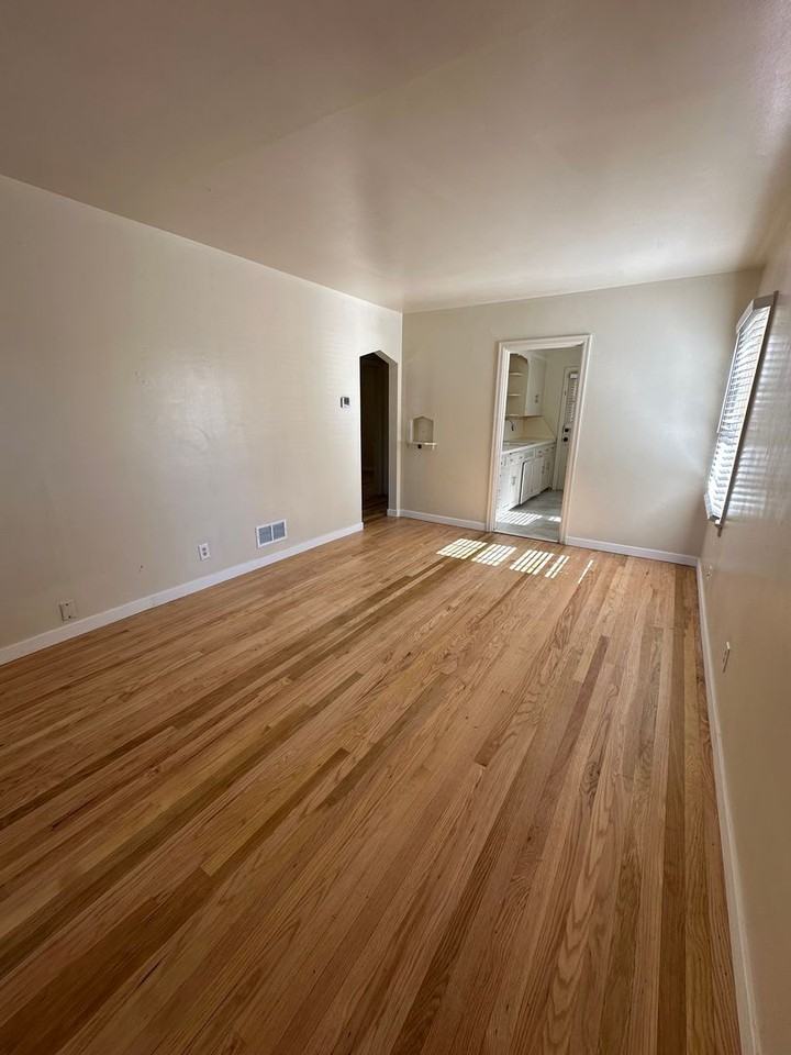 1705 Hugur Ave - Photo 4 of 9