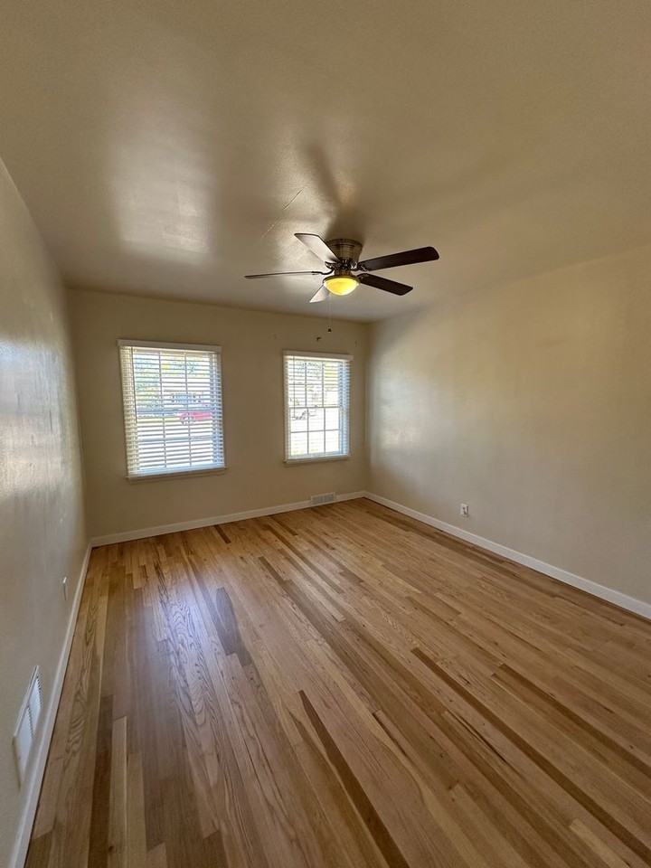 1705 Hugur Ave - Photo 5 of 9
