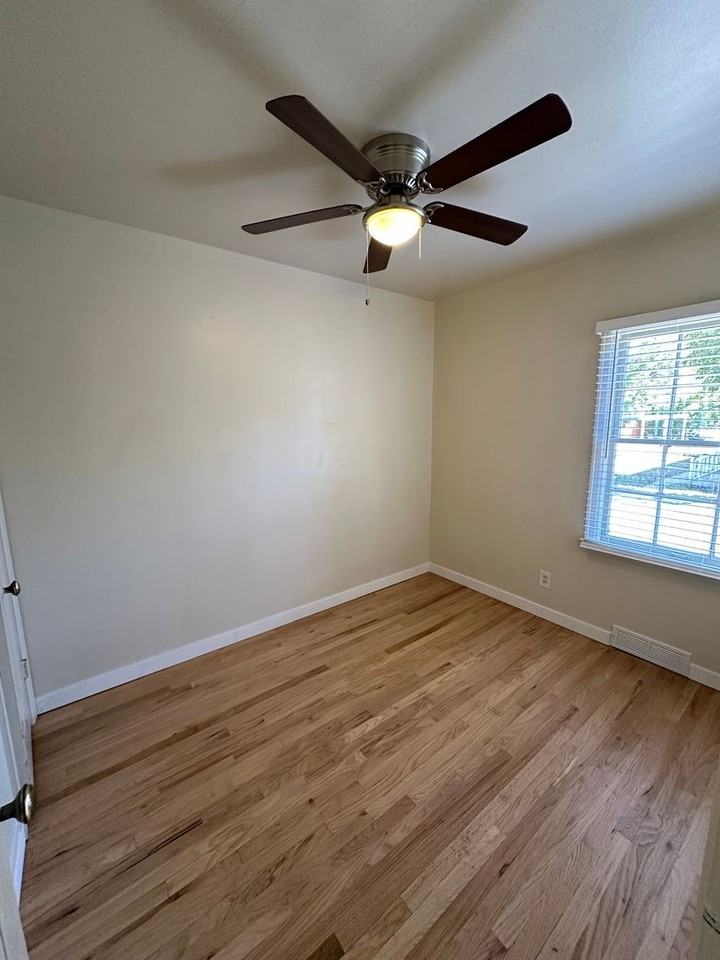 1705 Hugur Ave - Photo 6 of 9
