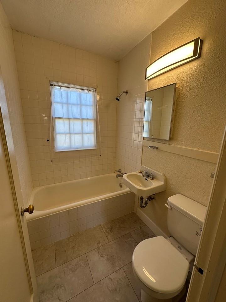 1705 Hugur Ave - Photo 7 of 9