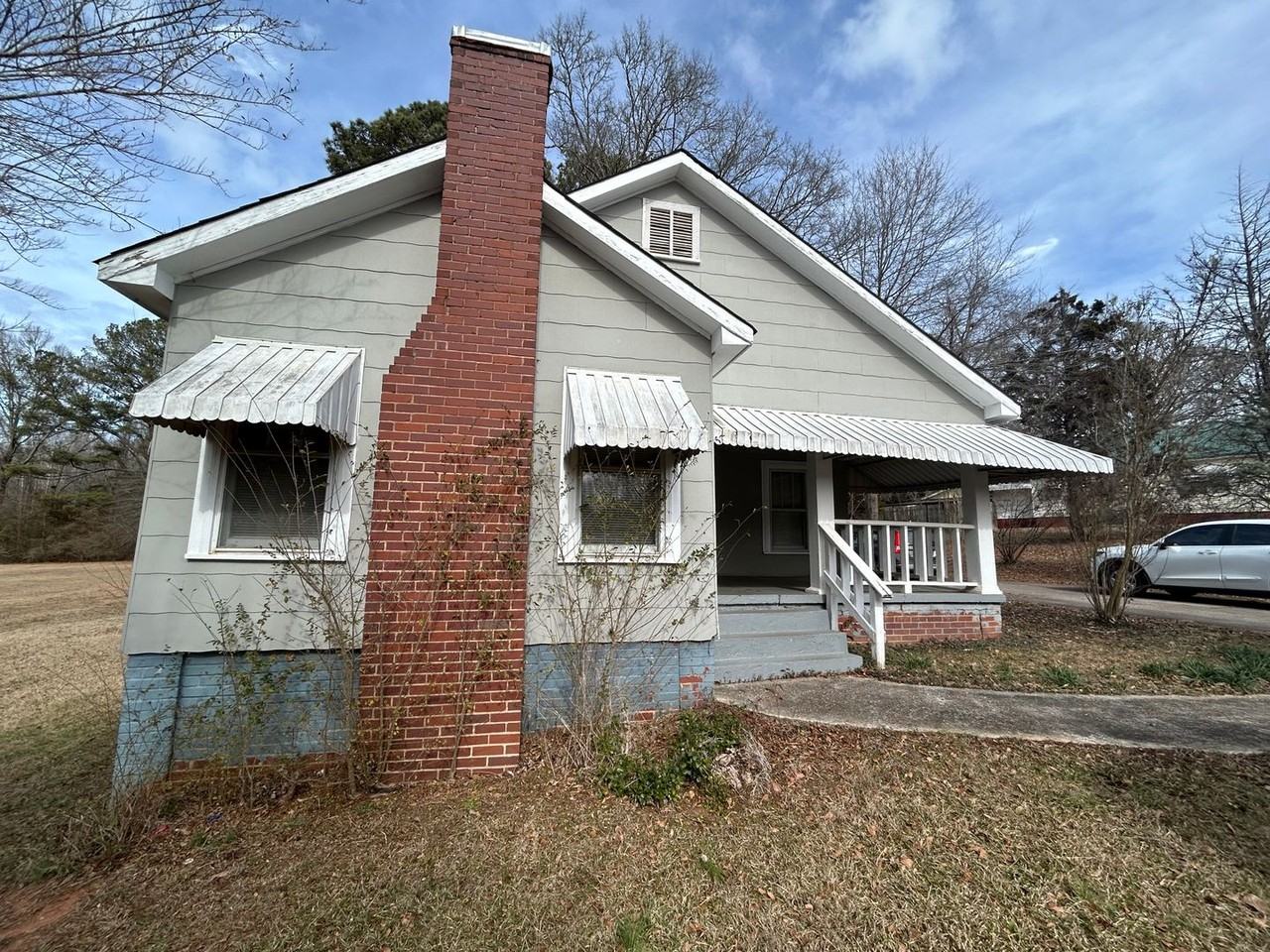 1143 Blue Creek Rd - Photo 2 of 11