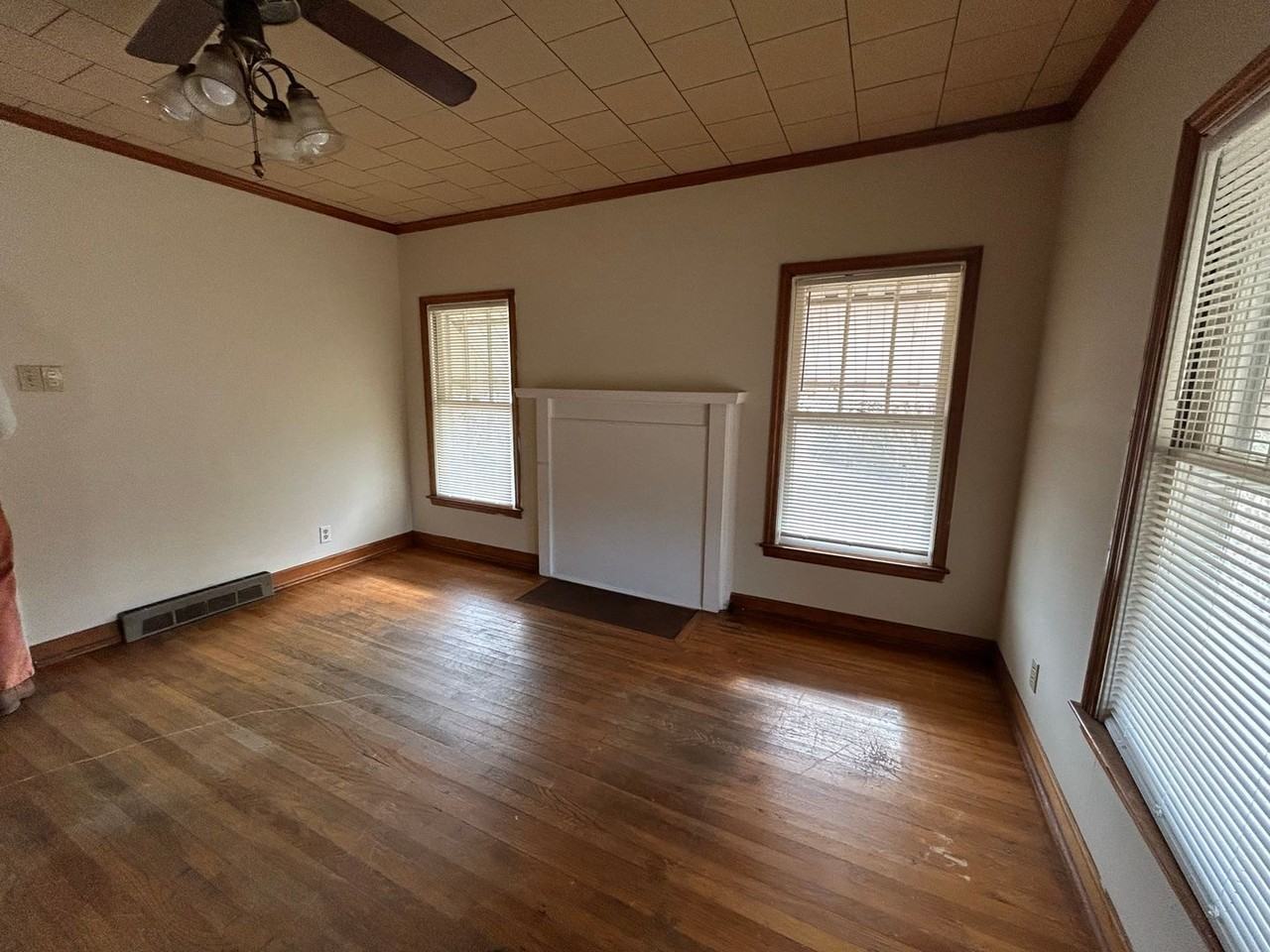 1143 Blue Creek Rd - Photo 3 of 11