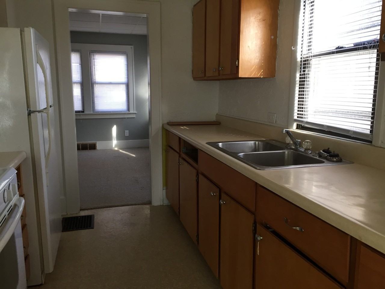 837 Kern St - Photo 2 of 8