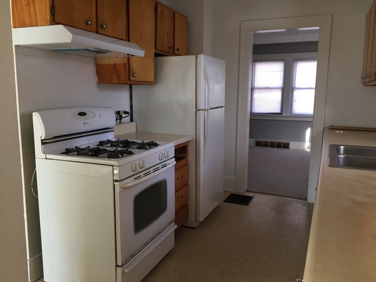 837 Kern St - Photo 3 of 8