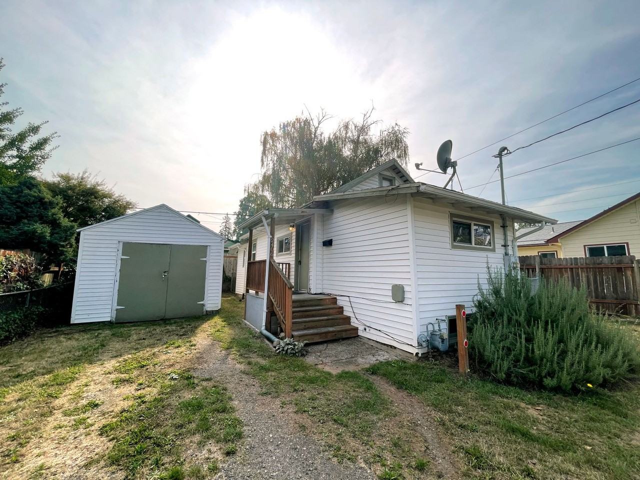 2406 N Russet St - Photo 2 of 19