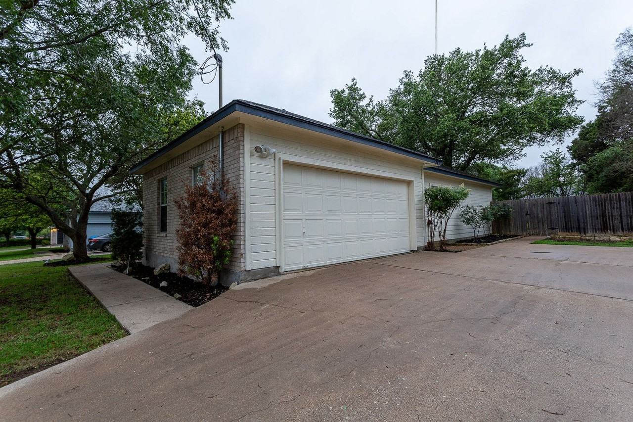 1707 Dublin Dr - Photo 3 of 38