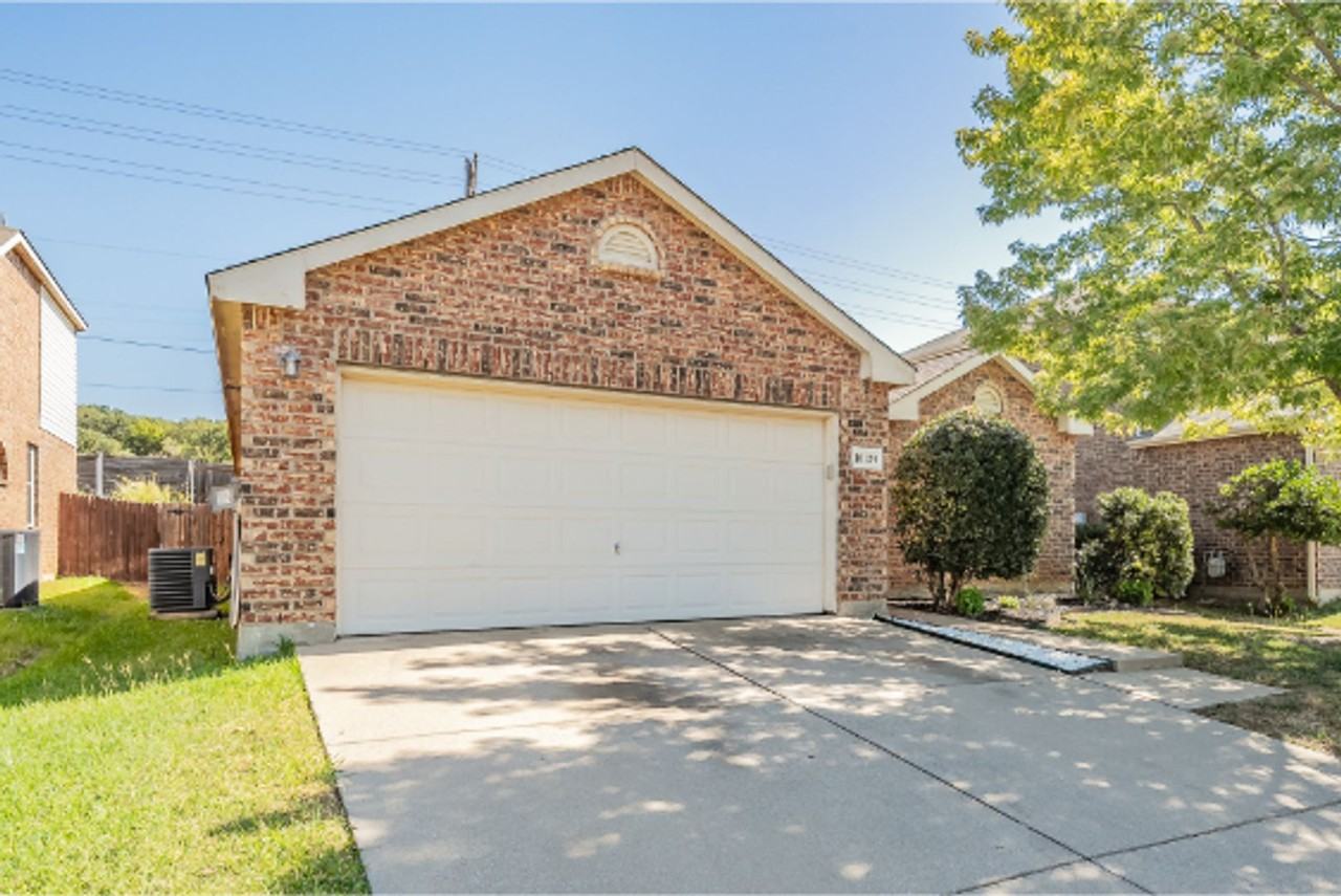 10124 Sourwood Dr - Photo 3 of 38