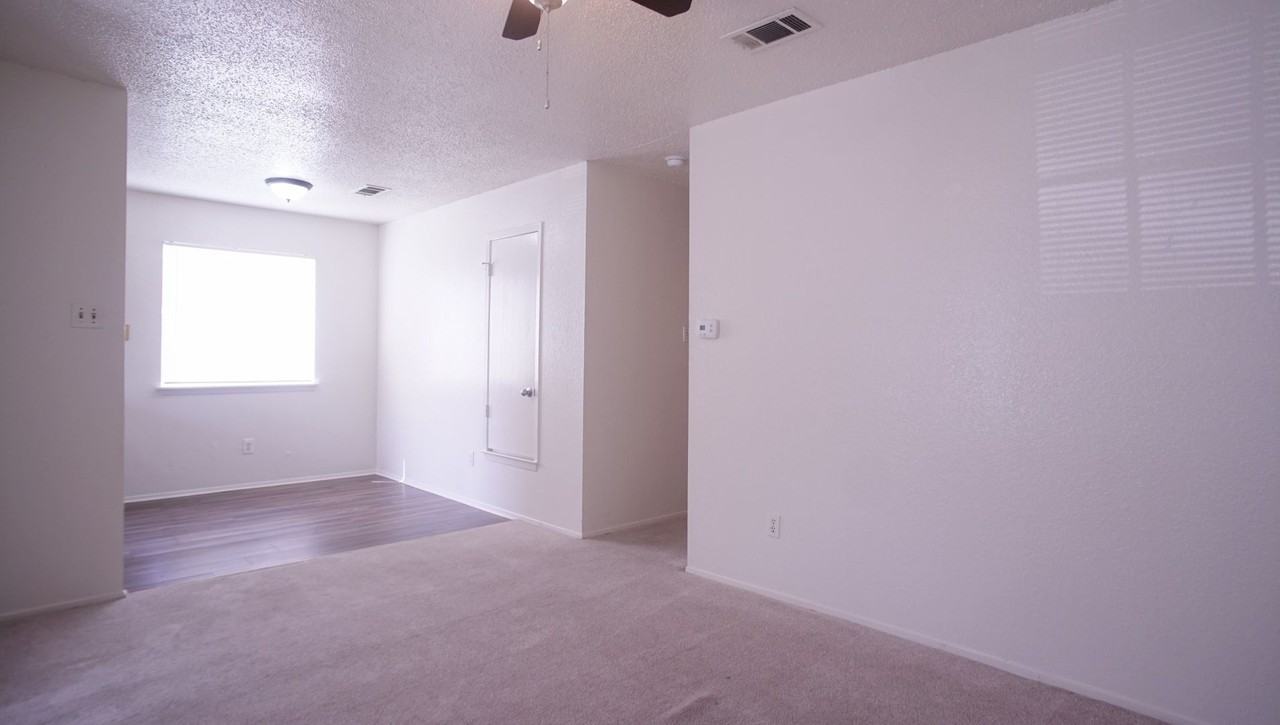 7404 Vintage Hills Dr Apt C - Photo 2 of 8