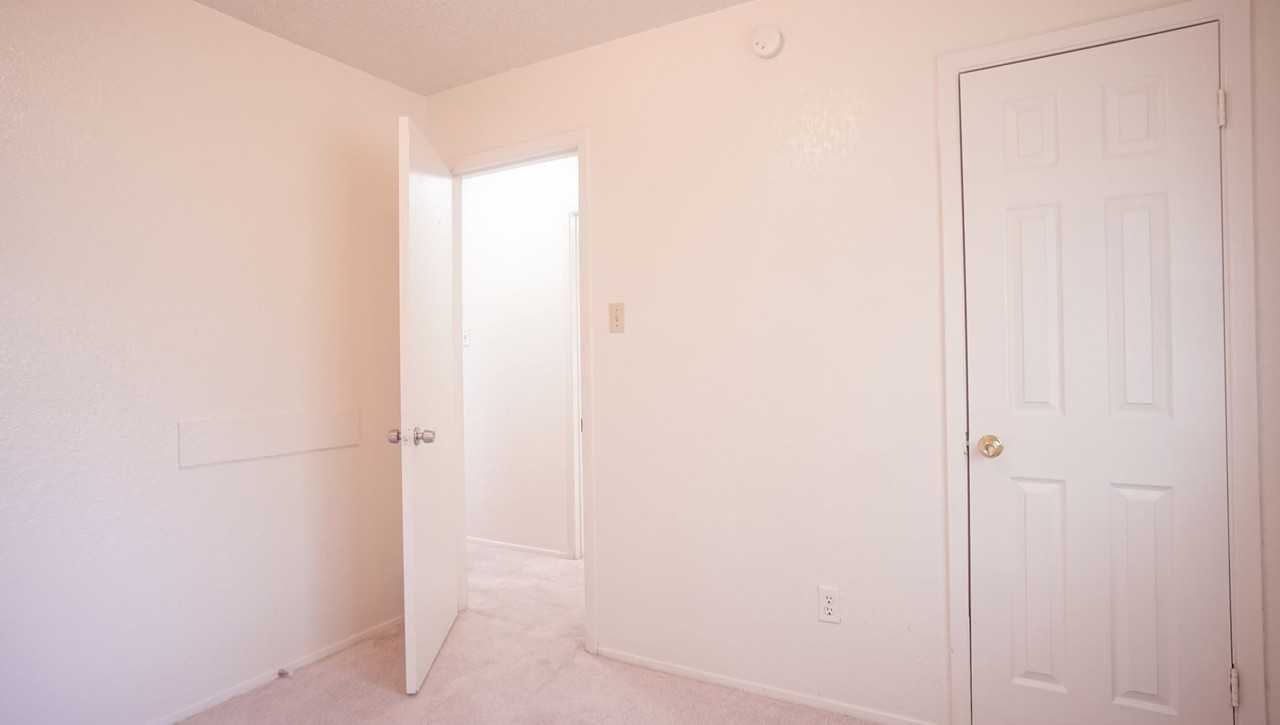 7404 Vintage Hills Dr Apt C - Photo 4 of 8