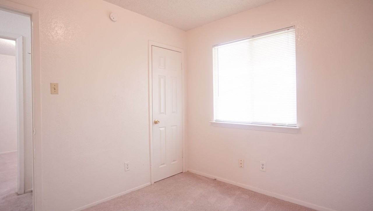 7404 Vintage Hills Dr Apt C - Photo 5 of 8