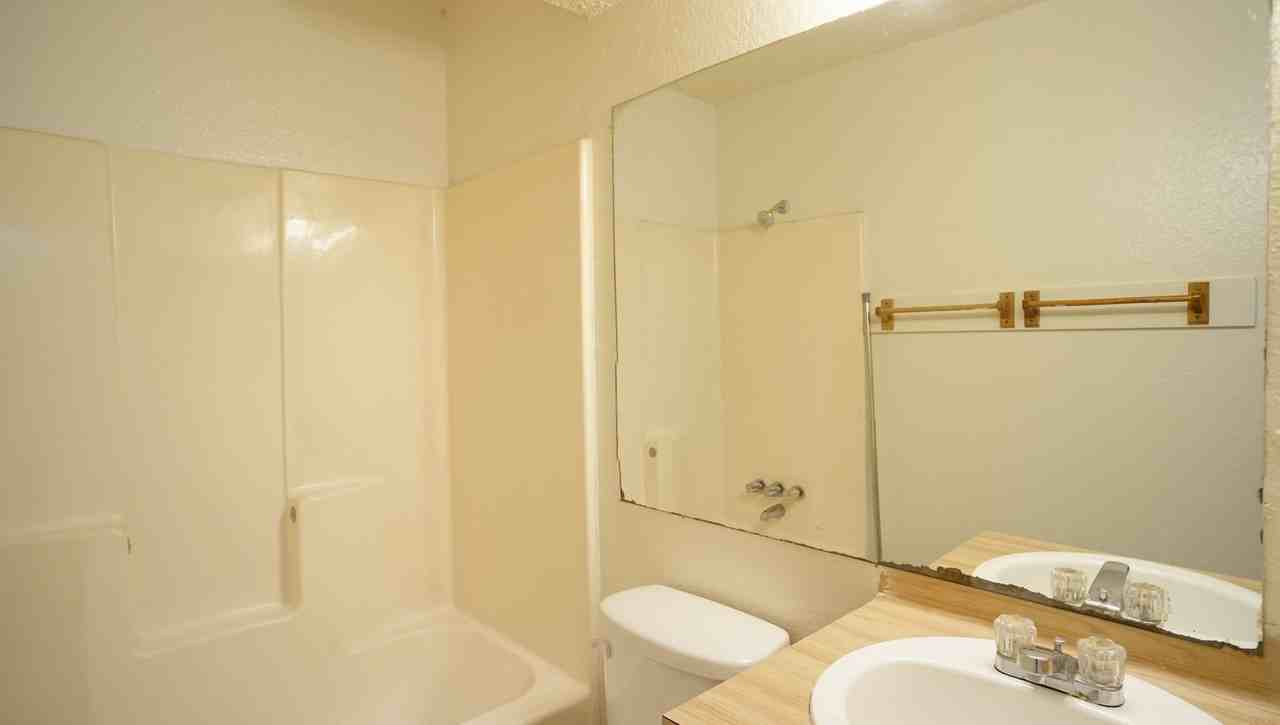 7404 Vintage Hills Dr Apt C - Photo 6 of 8