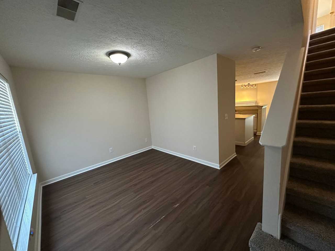 576 Flintlock Ct - Photo 2 of 12