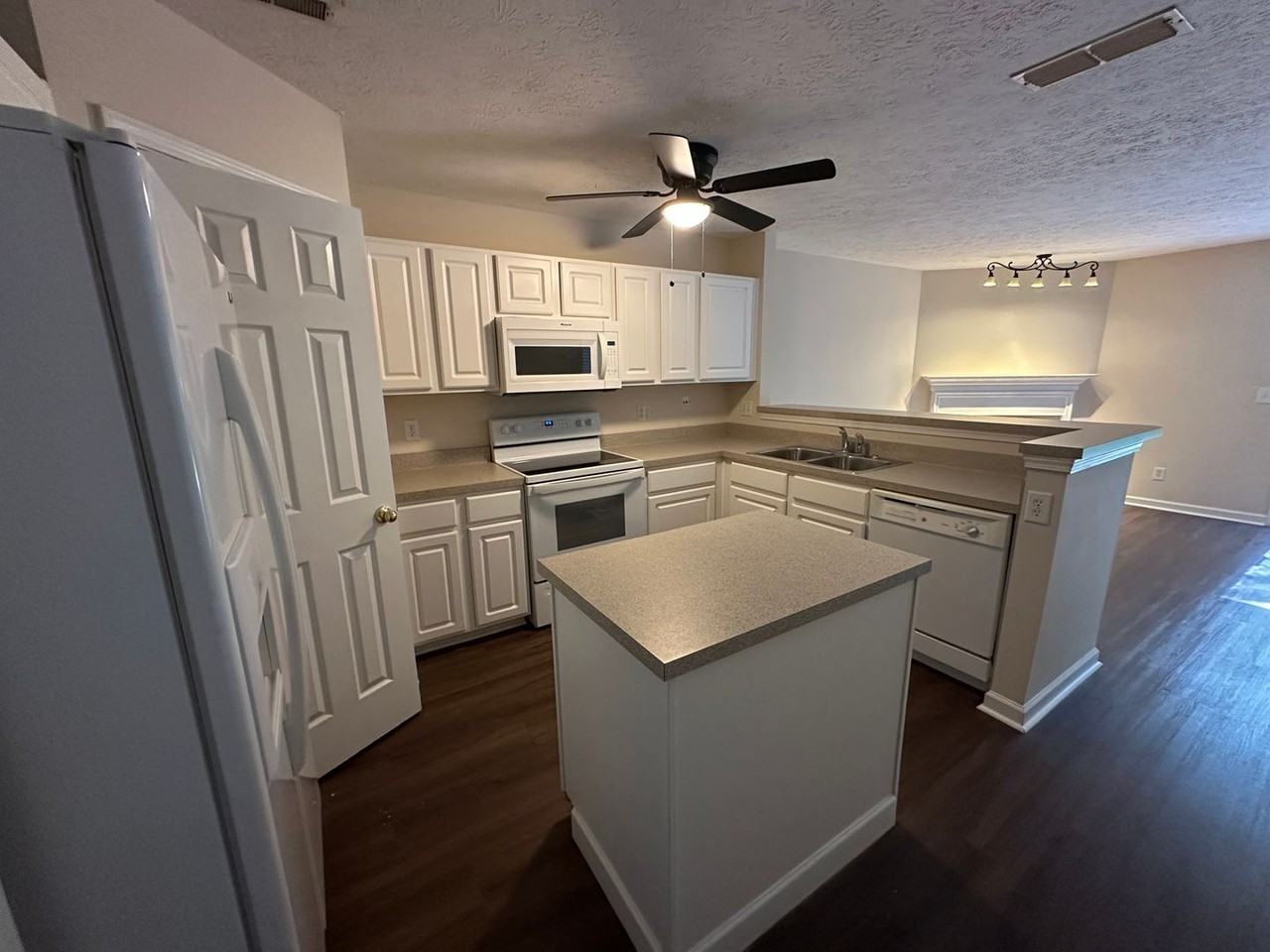 576 Flintlock Ct - Photo 3 of 12