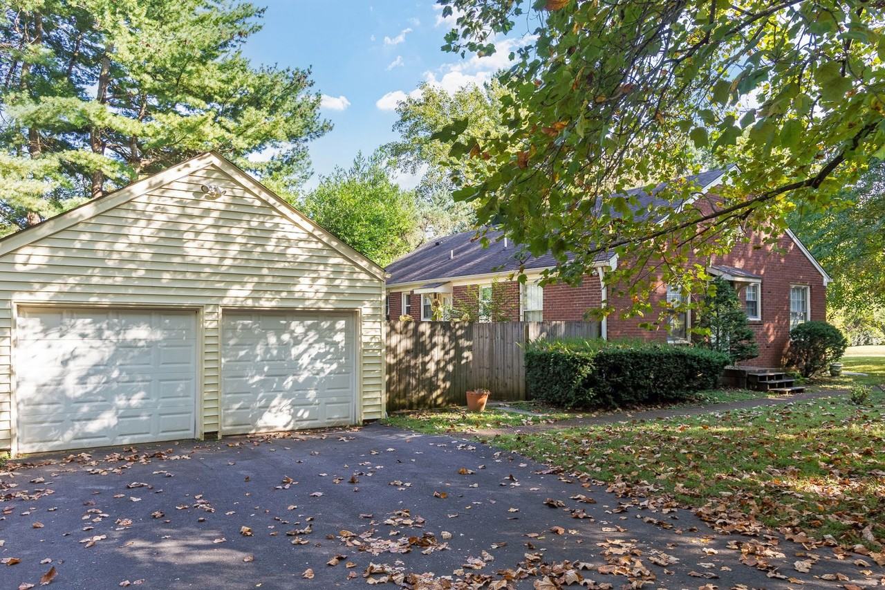 920 Buford Pl - Photo 3 of 34