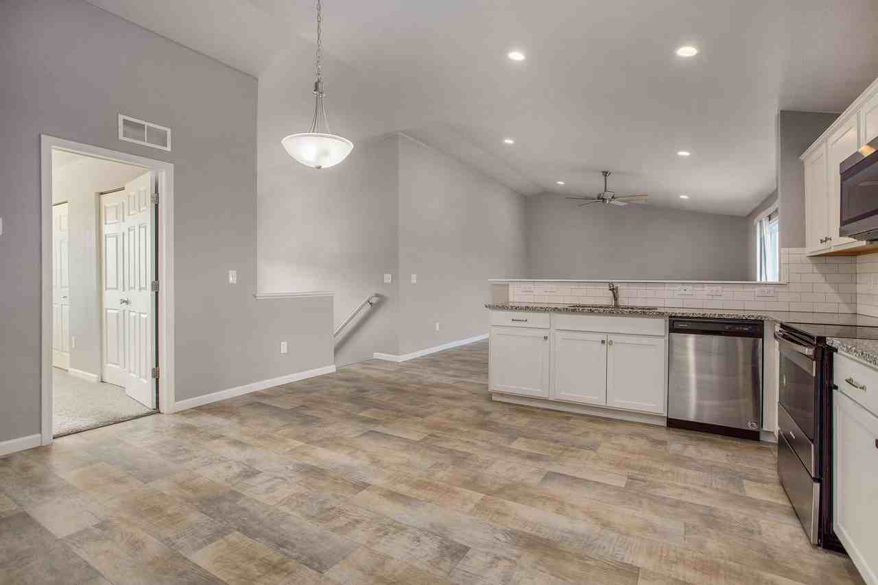 3054 Ivy Wood Cir - Photo 3 of 15