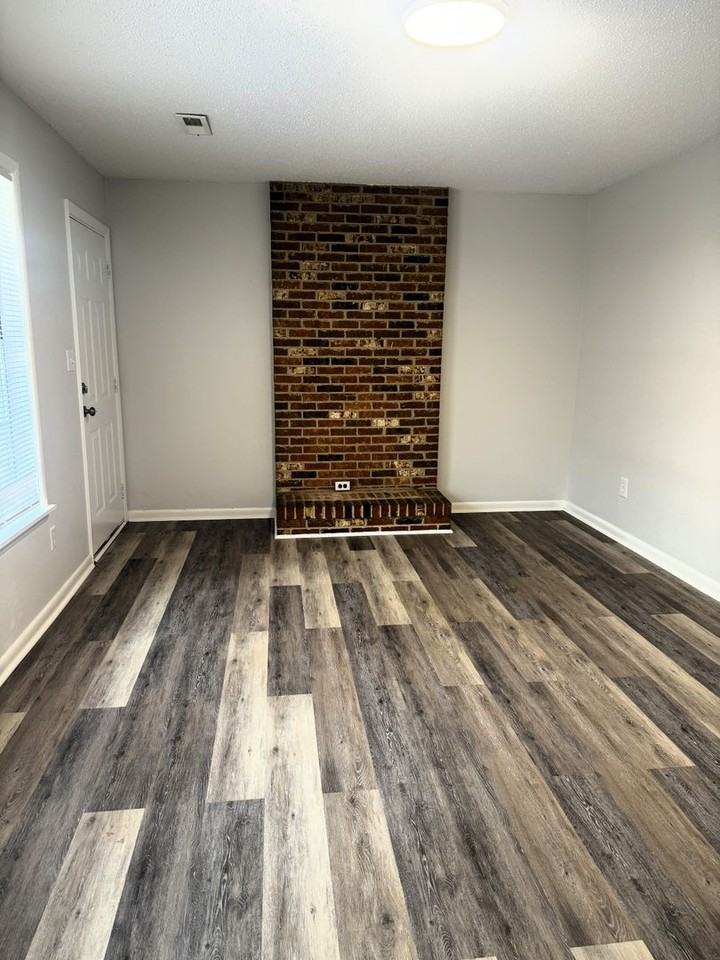 208 Cloverleaf Dr #5 - Photo 3 of 18