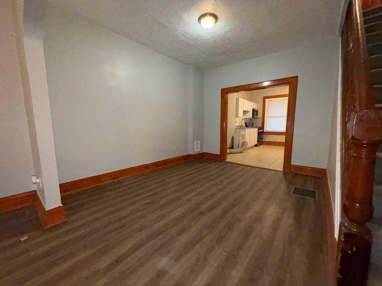 1832 E 28th St - Photo 4 of 16