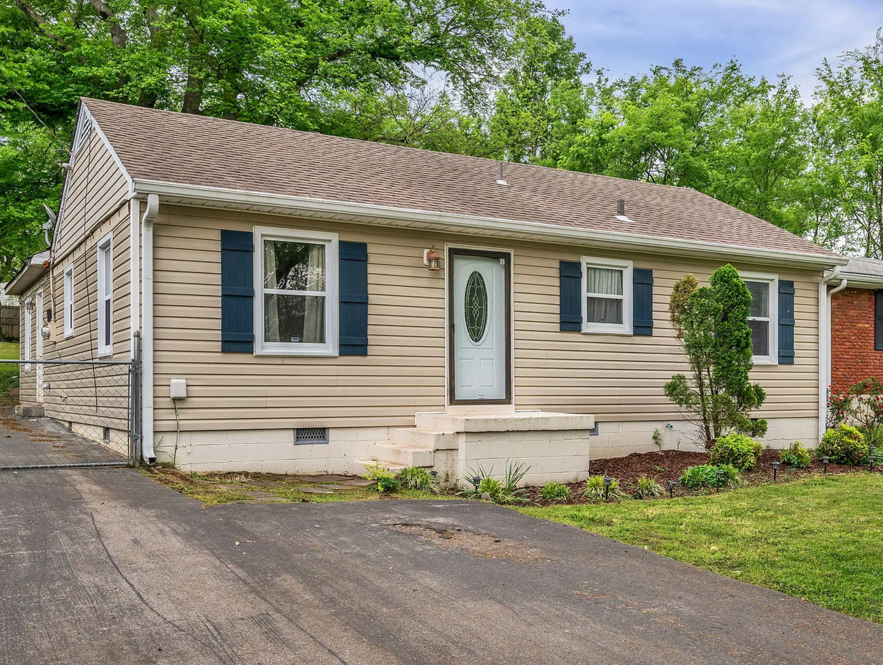 624 Westboro Dr - Photo 2 of 23