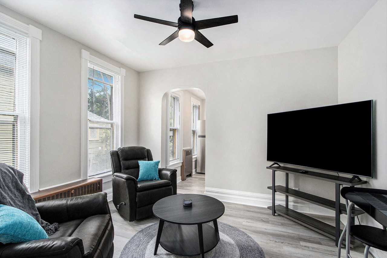 728 W Lovell St #2 - Photo 5 of 18