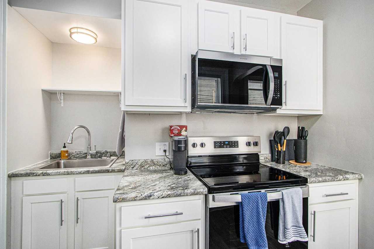 728 W Lovell St #2 - Photo 7 of 18