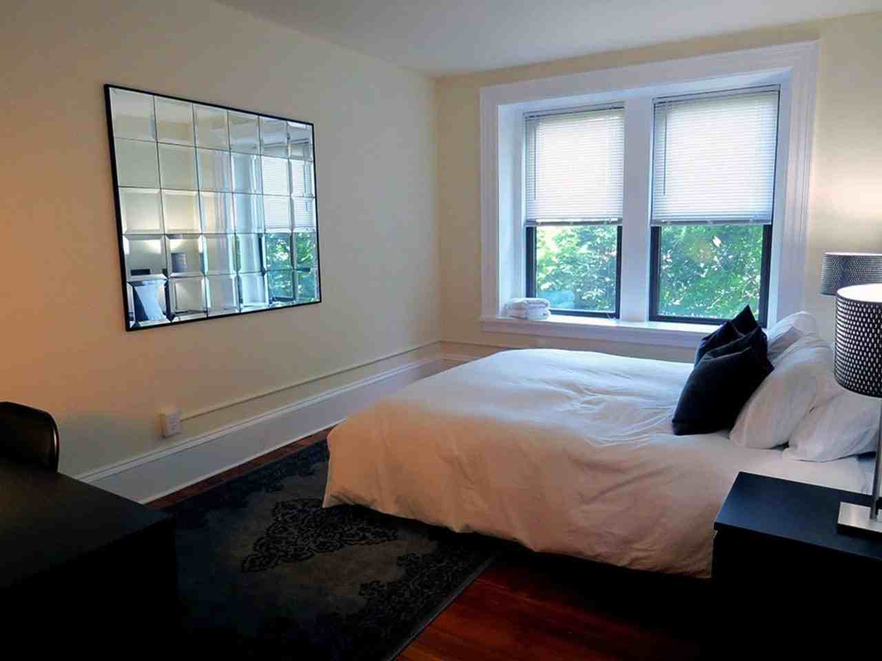 1467 Beacon St - Photo 4 of 10